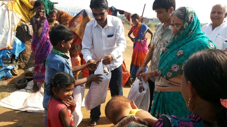 Gifting sweets/snacks/diyas to 500 underprivileged families